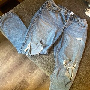 H&M’s &DEMIM  Distressed Low Waisted Boyfriend Jean👖 SIZE 10